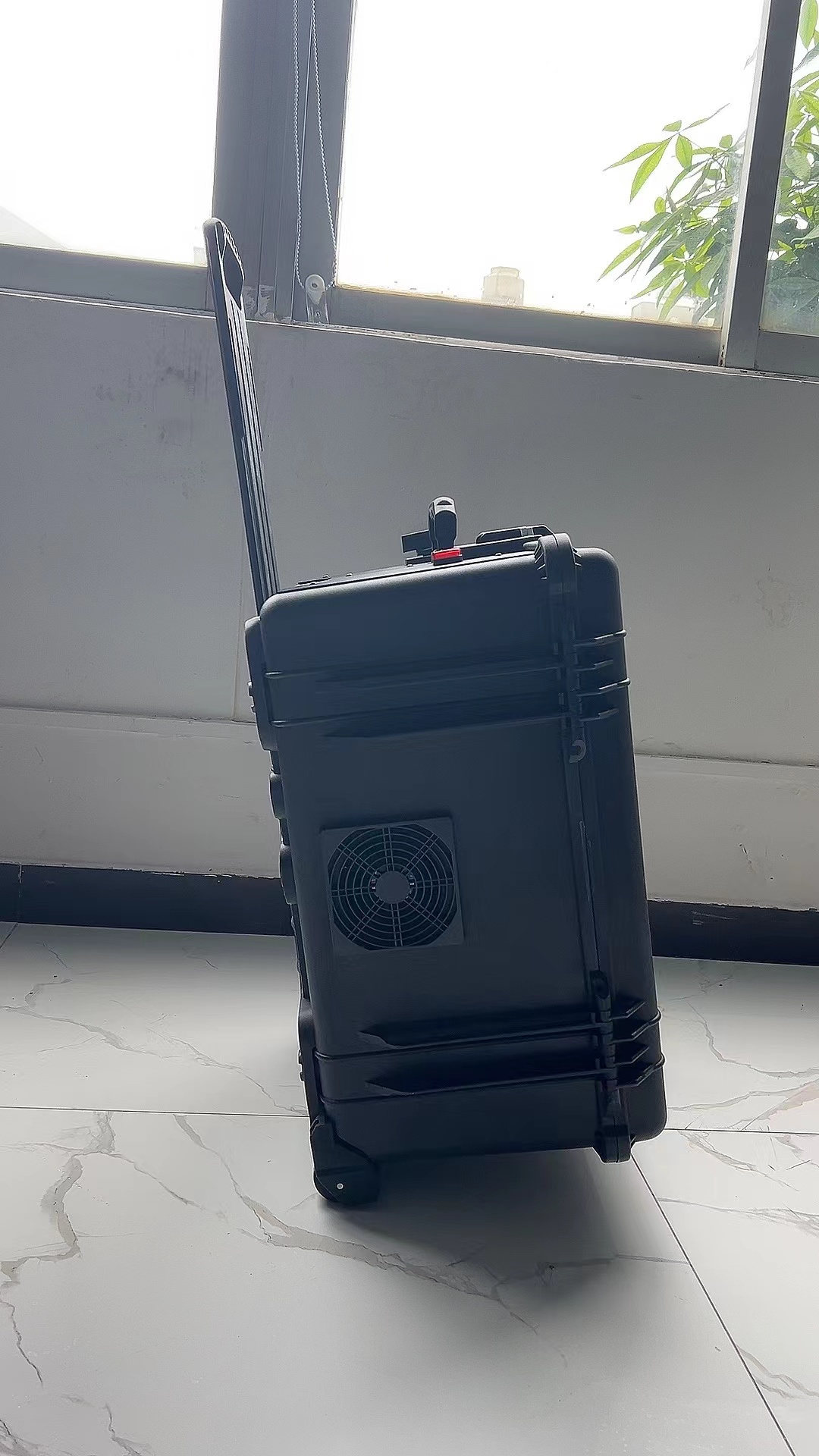 和顺手拉箱型移动通信干扰器